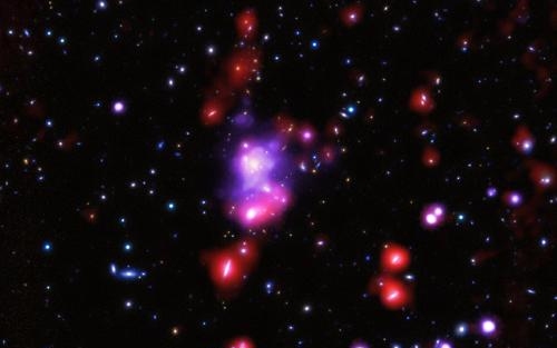 A legmasszívabb galaxishalmaz tömegét állapították meg