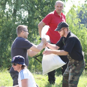 Ceglédi önkéntesek az árvízi védekezésben