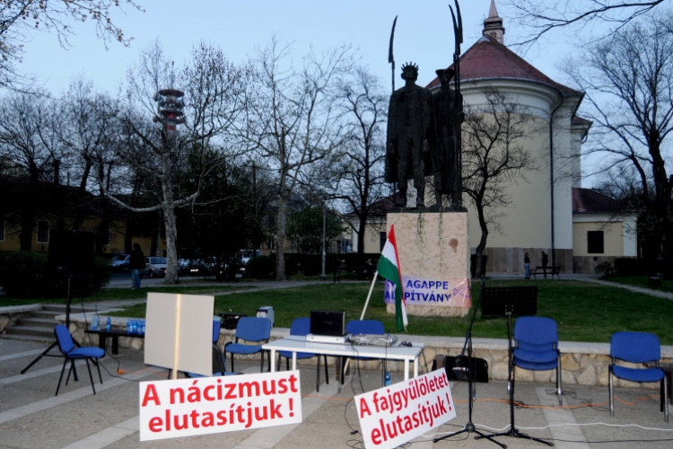 Tüntetés a ceglédi Kossuth téren