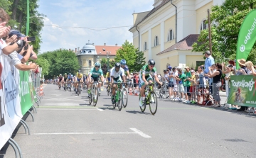 Begurult Ceglédre a Tour de Hongrie
