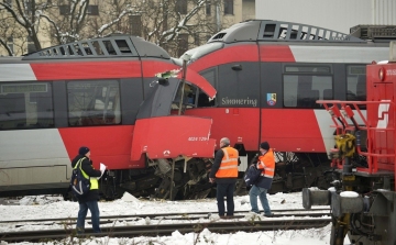 Frontálisan ütközött két vonat
