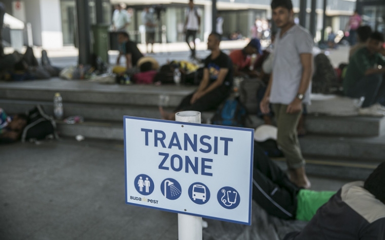 Osztrák ellenőrzés - Münchenbe érkezett egy Magyarországról indult menedékkérőket szállító vonat