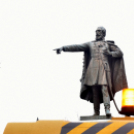 Megérkezett a város karácsonyfája