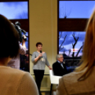 Zenés kávéház a könyvtárban