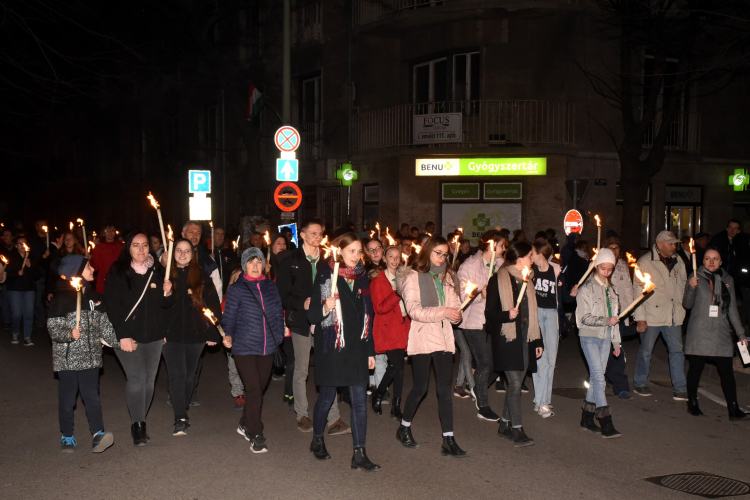 Fáklyás felvonulás