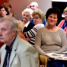 Zenés kávéház a könyvtárban