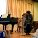 Hangszerbemutató és hangszersimogató a zenesuliban