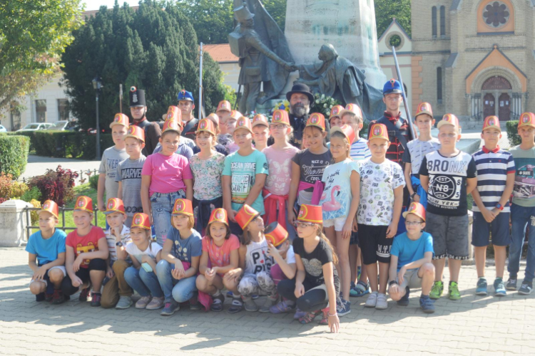 Temető koszsorúzás és Toborzó beszéd fotók