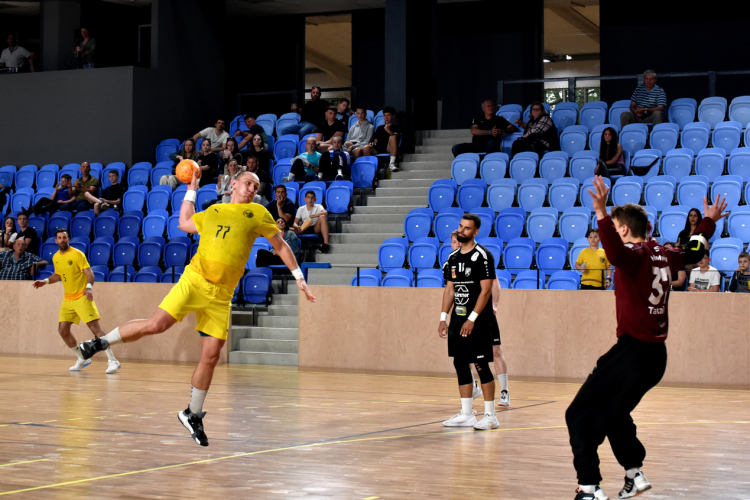 Döntetlen a Tata ellen