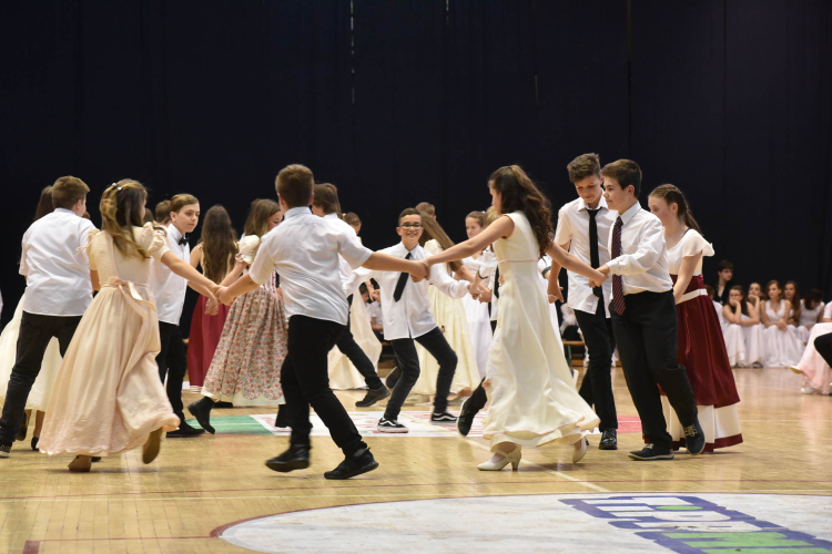 Várkonyi István Általános Iskola -Táncgála