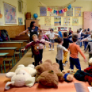 Közös éneklés és játékos foglalkozások