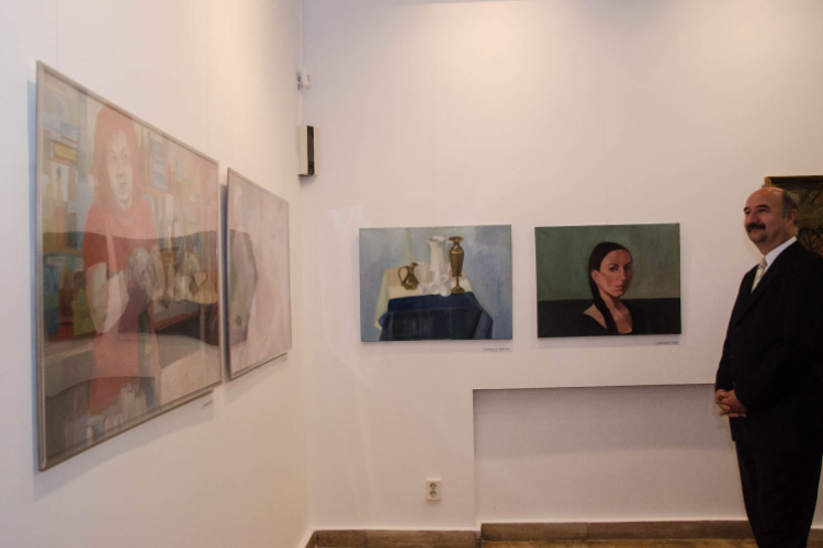 Cegléd bemutatkozik. Ceglédi képzőművészek és kézművesek kiállítása