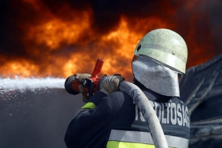 Gázpalack robbant egy családi házban Cegléden