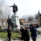 Virággal emlékeztek Kossuth Lajosra