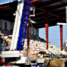 Bontják a lelátót