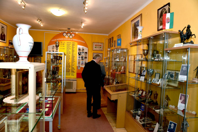 Kürti Béla nevét viseli a Sporttörténeti Gyűjtemény