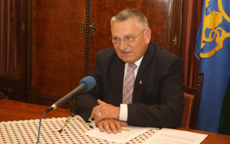 Földi László a migráns kérdésről, kerékpárútról, M4-esről