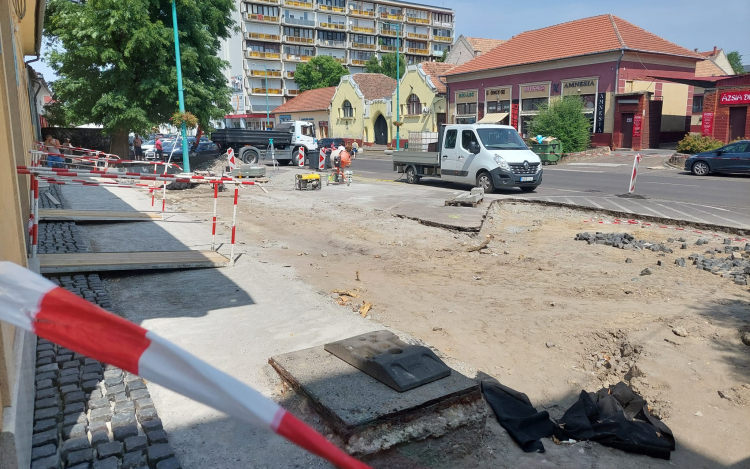 Készülnek a járdák