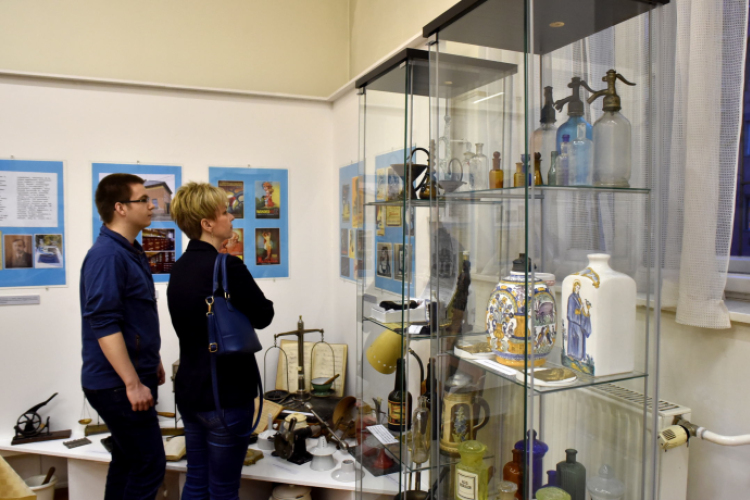 A gyógyszerészet emlékei a Kossuth Múzeumban