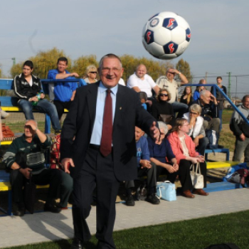 Műfüves pálya átadása