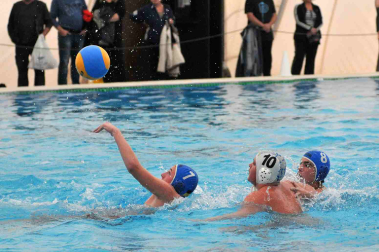 Ceglèdi Vasutas Sport Egyesület - Csabai Csirkefogók VK  (Bèkèscsaba)  9 - 8 