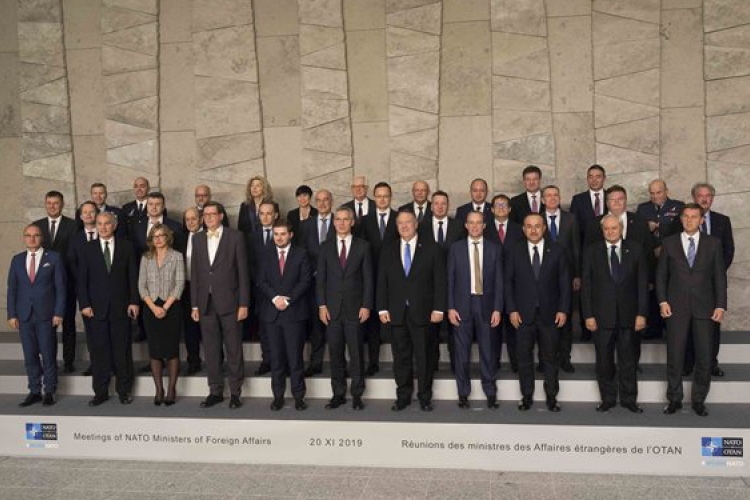 Magyarország egyharmadával növeli katonáinak számát a NATO misszióiban