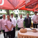 Cegléden is bemutatták az ország tortáját