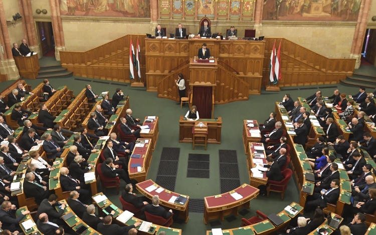 A külföldi egyetemek magyarországi működését szabályozhatja a parlament