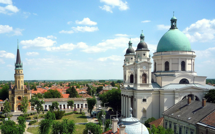 Nyitás a katolikus templomokban