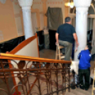 A múzeum lépcsőházának festése