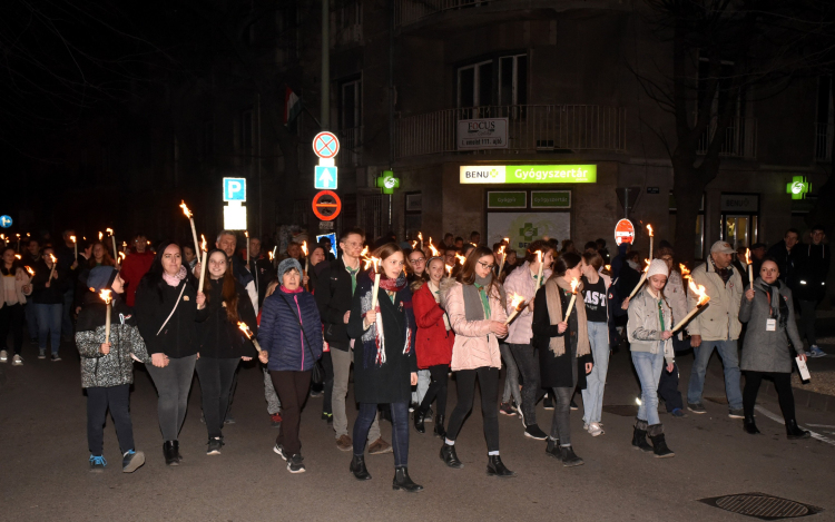 Fáklyás felvonulás