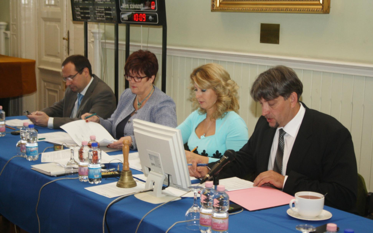 Vita a ceglédi ovi körül