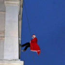 Ceglédi mikulás a templomtoronyból