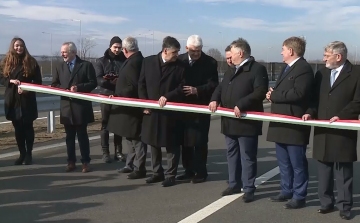 Az M4-es autóút Üllő és Albertirsa közötti szakaszának ünnepélyes átadója