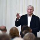 Derűbe mártott toll