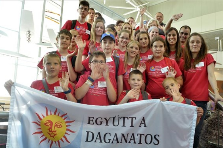 Elindult a Győztesek versenyére utazó magyar gyermekek csapata Moszkvába