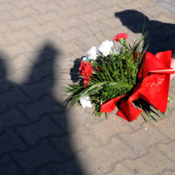 Juló néni csokra a Kossuth szobornál