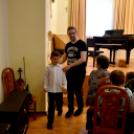 Hangszerbemutató és hangszersimogató a zenesuliban