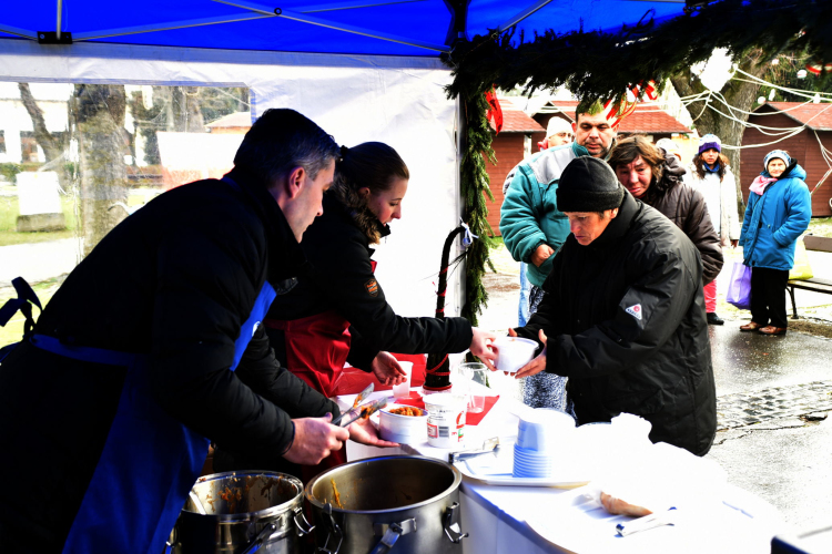 Jótékonysági Ételosztás