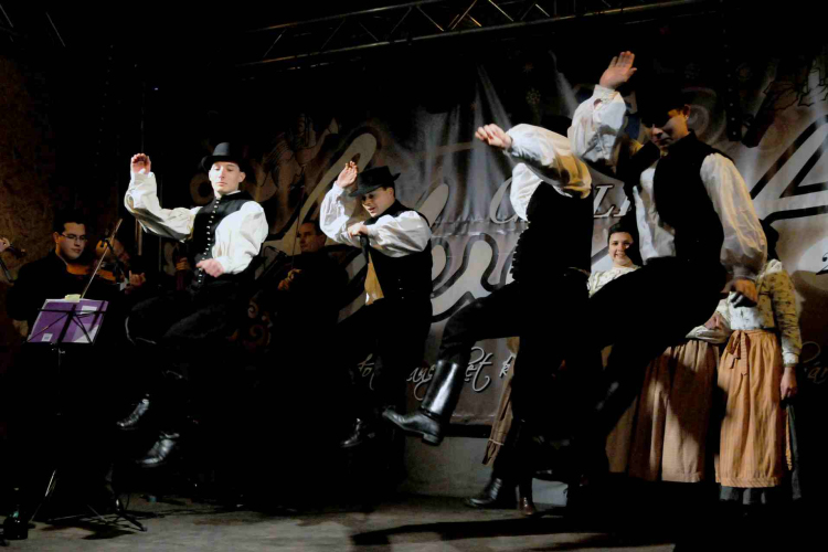 Szombat este a Szabadság téren