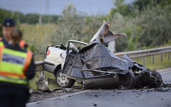 Térhasadás miatt van annyi baleset a 4-esen