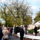 Gyertyagyújtás az emlékműnél
