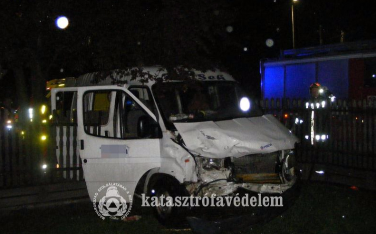 Heten sérültek meg egy balesetben Cegléden