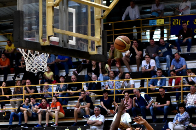 CEGLÉDI EKK – PEAC-Pécs 48 – 63