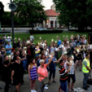 Demonstráció az éjszakai autóversenyzés ellen