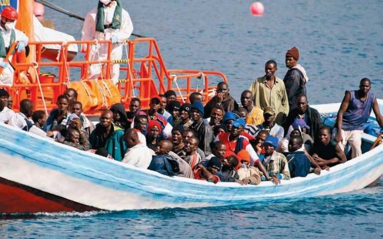 1500 bevándorlót mentettek ki olasz hajók egy nap alatt