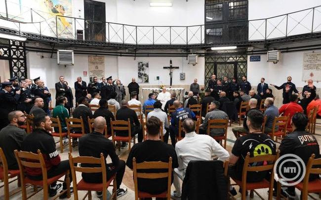 Ferenc pápa egy római börtön rabjaival találkozott nagycsütörtök délután