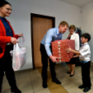 Ajándékok a gyermekotthonnak 