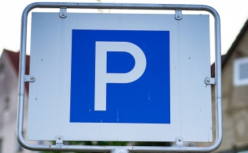 Hétfőtől az egész országban díjmentes a közterületi parkolás