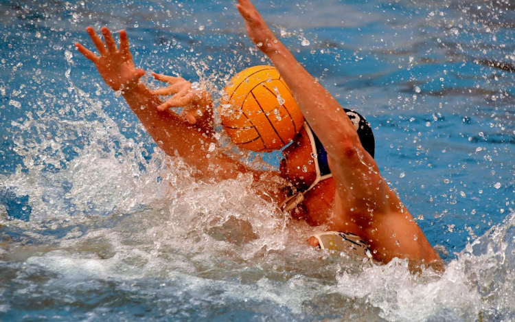 Ez a pofon időben jött